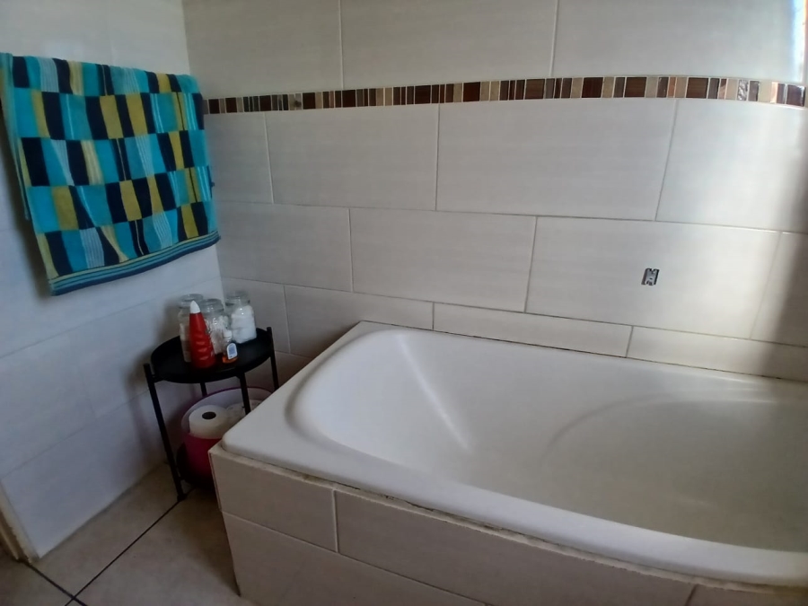 3 Bedroom Property for Sale in Windmill Park Gauteng