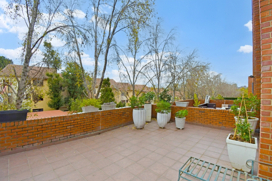 To Let 2 Bedroom Property for Rent in Atholl Gauteng