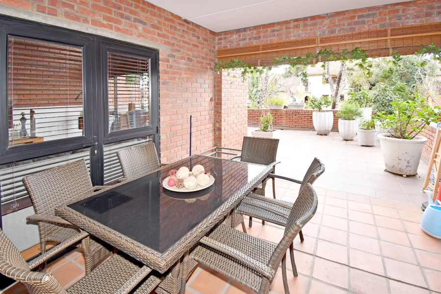 To Let 2 Bedroom Property for Rent in Atholl Gauteng