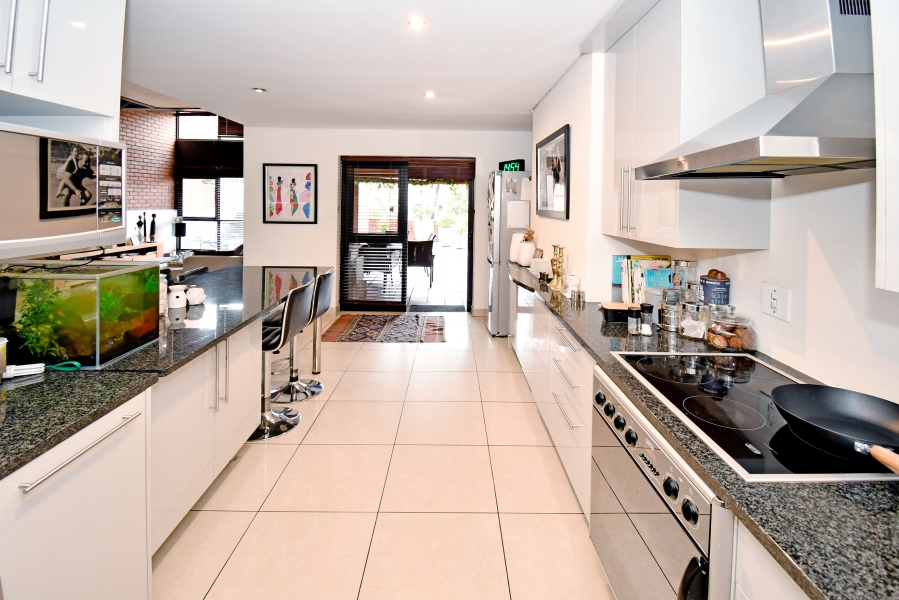 To Let 2 Bedroom Property for Rent in Atholl Gauteng