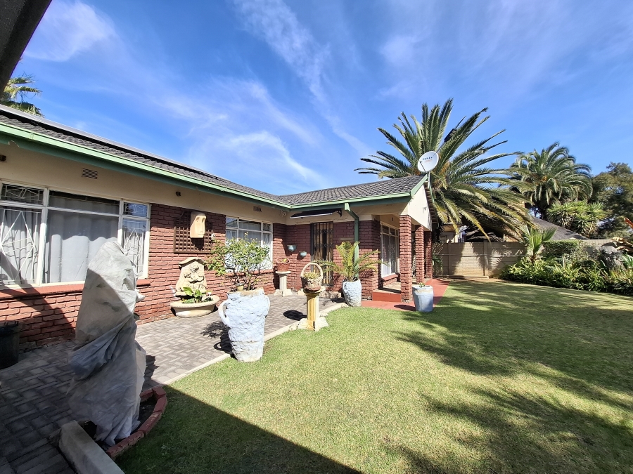 4 Bedroom Property for Sale in Vanderbijlpark SE 7 Gauteng