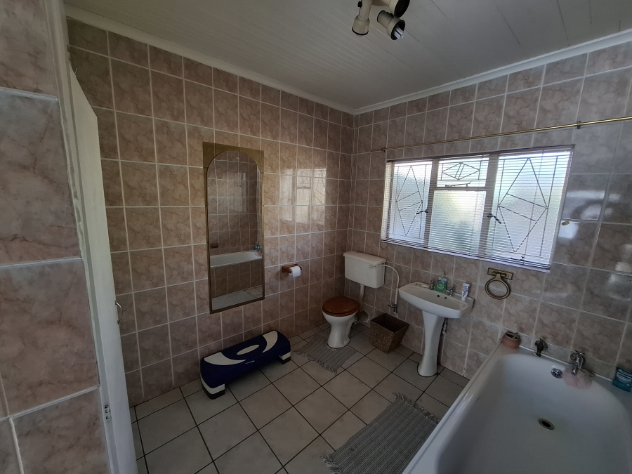 4 Bedroom Property for Sale in Vanderbijlpark SE 7 Gauteng