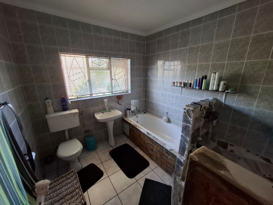 4 Bedroom Property for Sale in Vanderbijlpark SE 7 Gauteng