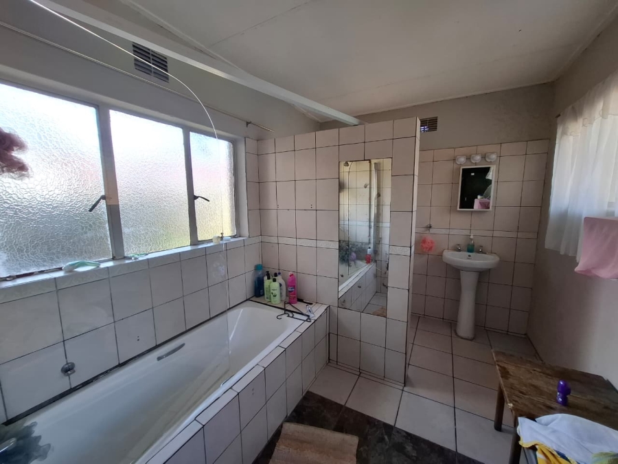 4 Bedroom Property for Sale in Vanderbijlpark SE 7 Gauteng