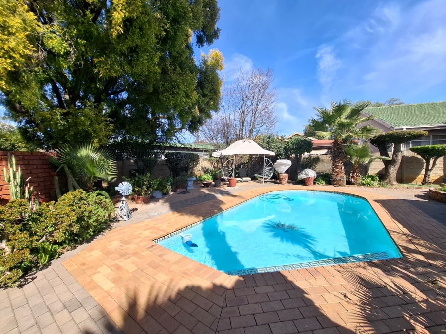 4 Bedroom Property for Sale in Vanderbijlpark SE 7 Gauteng