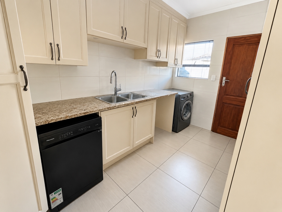 4 Bedroom Property for Sale in Three Rivers East Gauteng