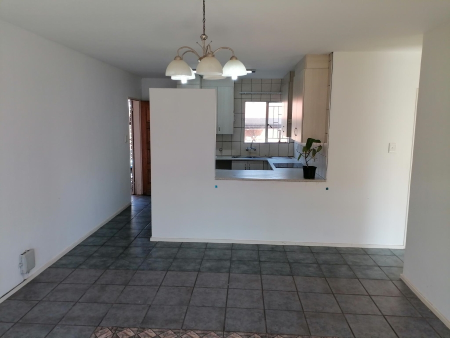 2 Bedroom Property for Sale in Die Hoewes Gauteng