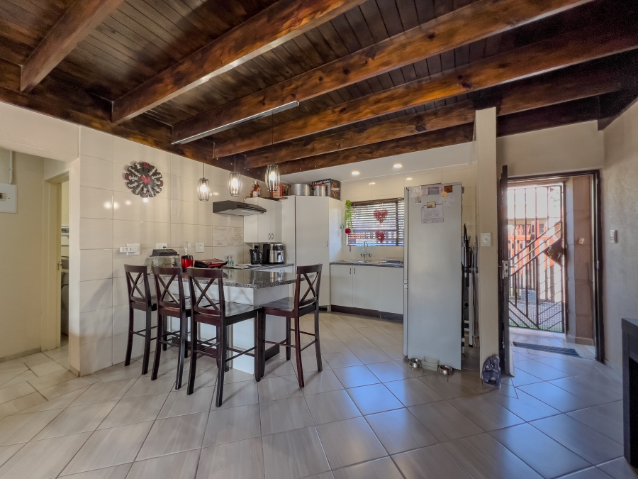 4 Bedroom Property for Sale in Glen Marais Gauteng