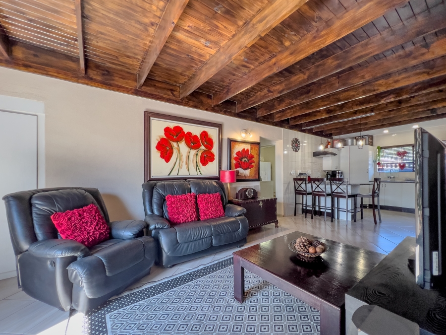 4 Bedroom Property for Sale in Glen Marais Gauteng