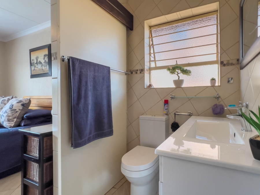 4 Bedroom Property for Sale in Glen Marais Gauteng