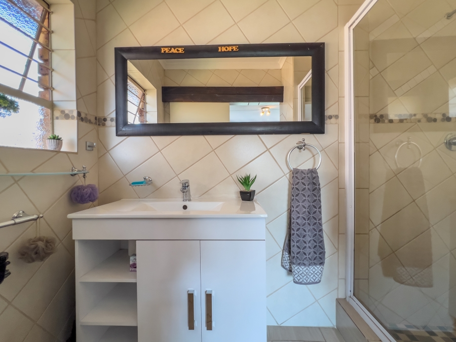 4 Bedroom Property for Sale in Glen Marais Gauteng
