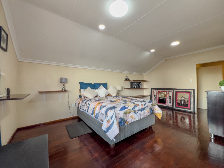 4 Bedroom Property for Sale in Glen Marais Gauteng
