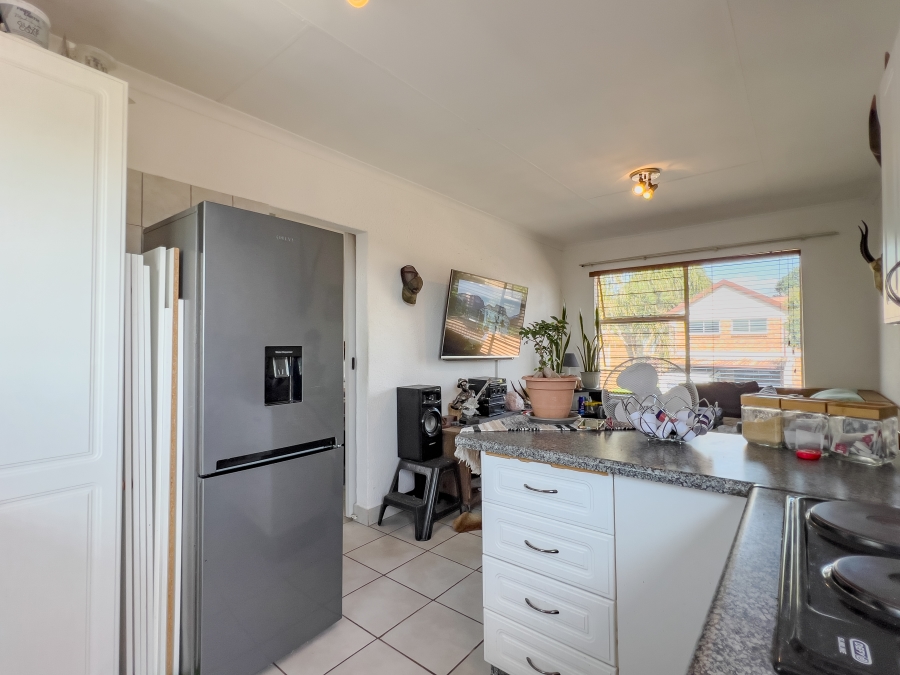 4 Bedroom Property for Sale in Glen Marais Gauteng