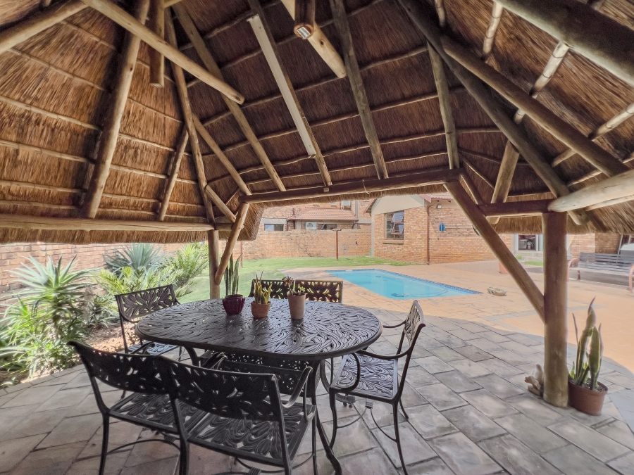 4 Bedroom Property for Sale in Glen Marais Gauteng