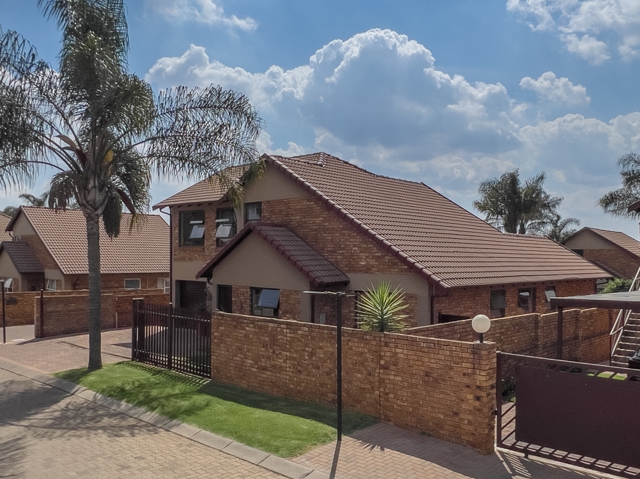 4 Bedroom Property for Sale in Glen Marais Gauteng