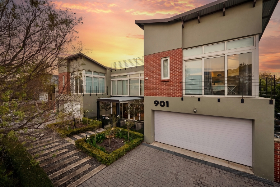5 Bedroom Property for Sale in Waterfall Country Estate Gauteng