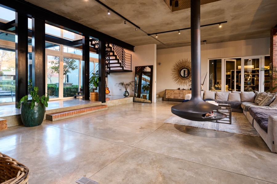 5 Bedroom Property for Sale in Waterfall Country Estate Gauteng