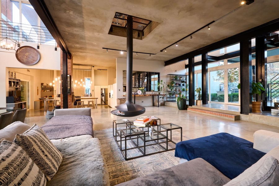 5 Bedroom Property for Sale in Waterfall Country Estate Gauteng