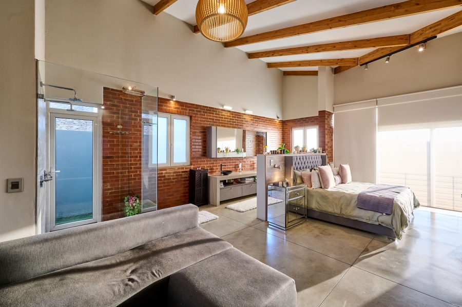 5 Bedroom Property for Sale in Waterfall Country Estate Gauteng