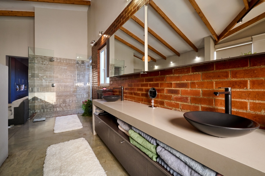 5 Bedroom Property for Sale in Waterfall Country Estate Gauteng