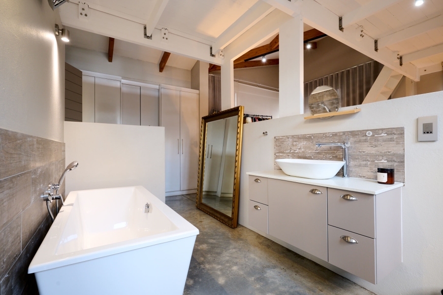 5 Bedroom Property for Sale in Waterfall Country Estate Gauteng