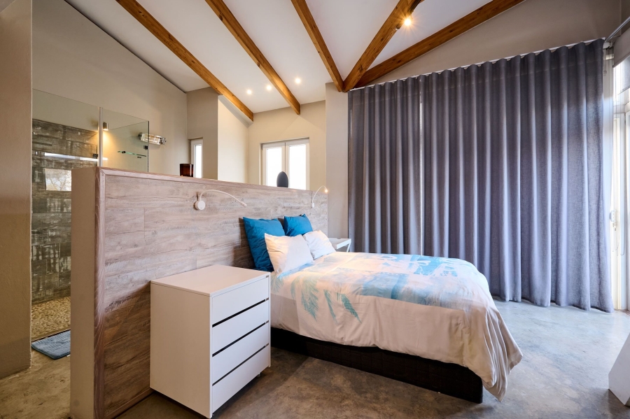 5 Bedroom Property for Sale in Waterfall Country Estate Gauteng