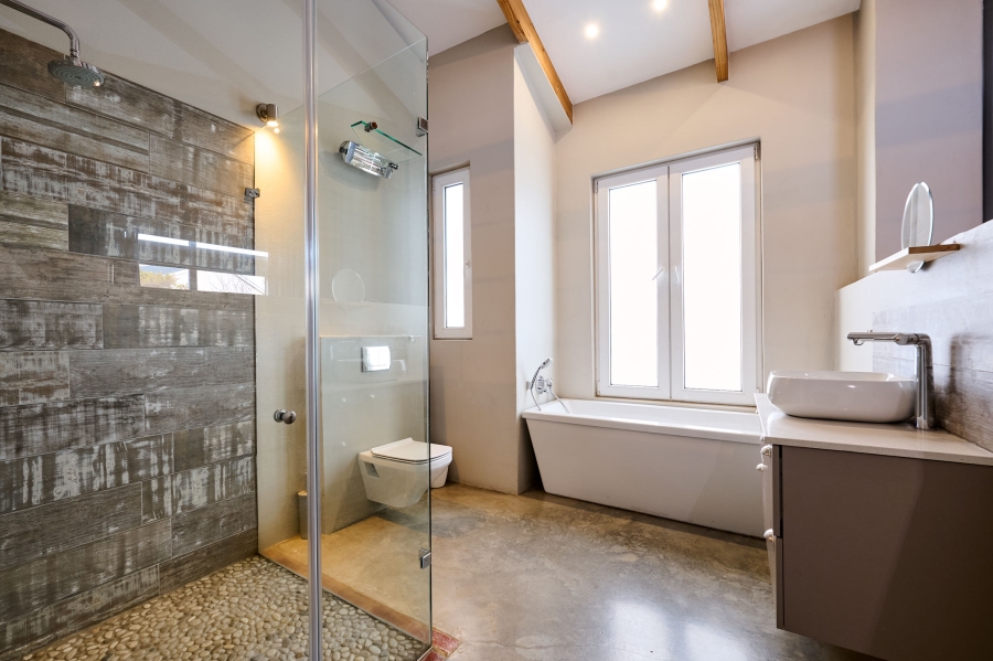 5 Bedroom Property for Sale in Waterfall Country Estate Gauteng