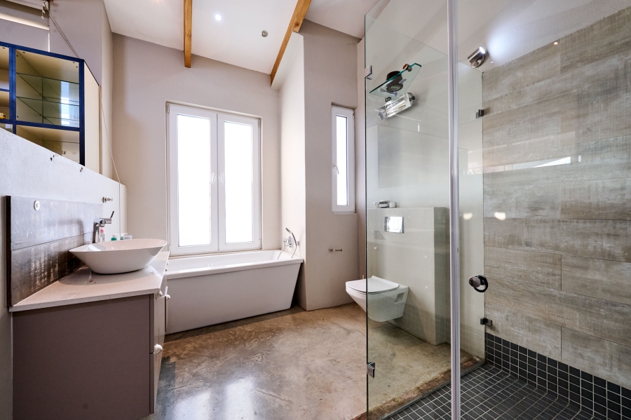 5 Bedroom Property for Sale in Waterfall Country Estate Gauteng