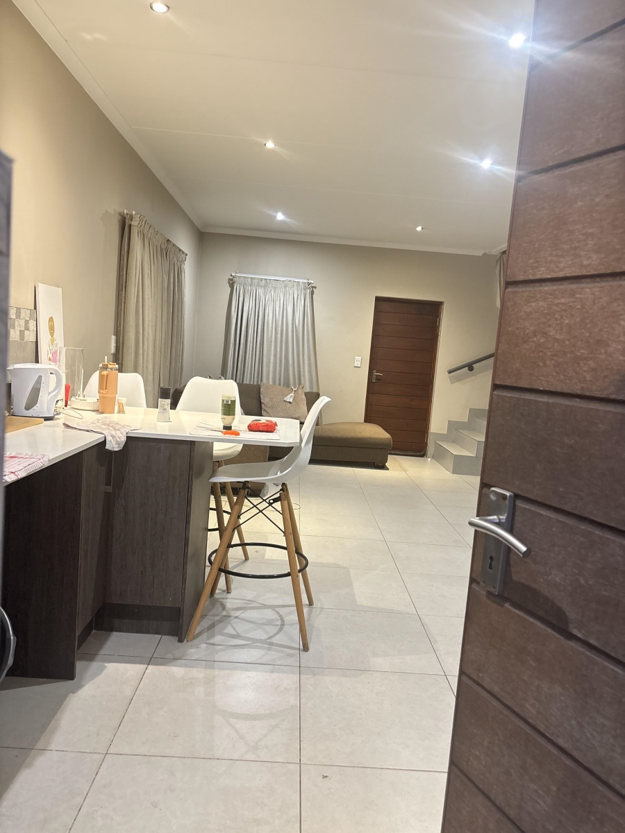 To Let 4 Bedroom Property for Rent in Clayville Gauteng