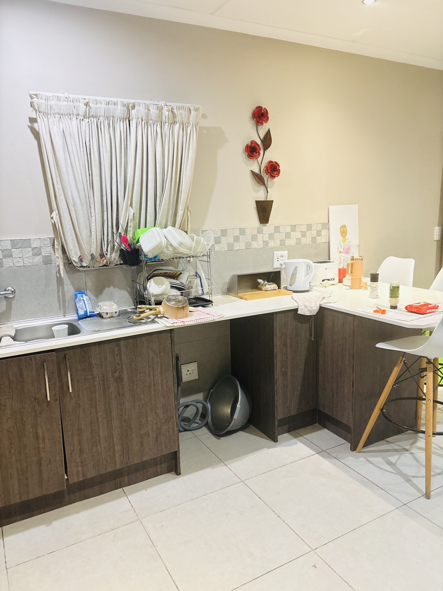 To Let 4 Bedroom Property for Rent in Clayville Gauteng