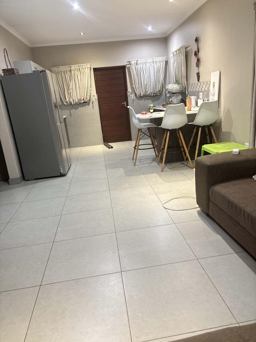 To Let 4 Bedroom Property for Rent in Clayville Gauteng