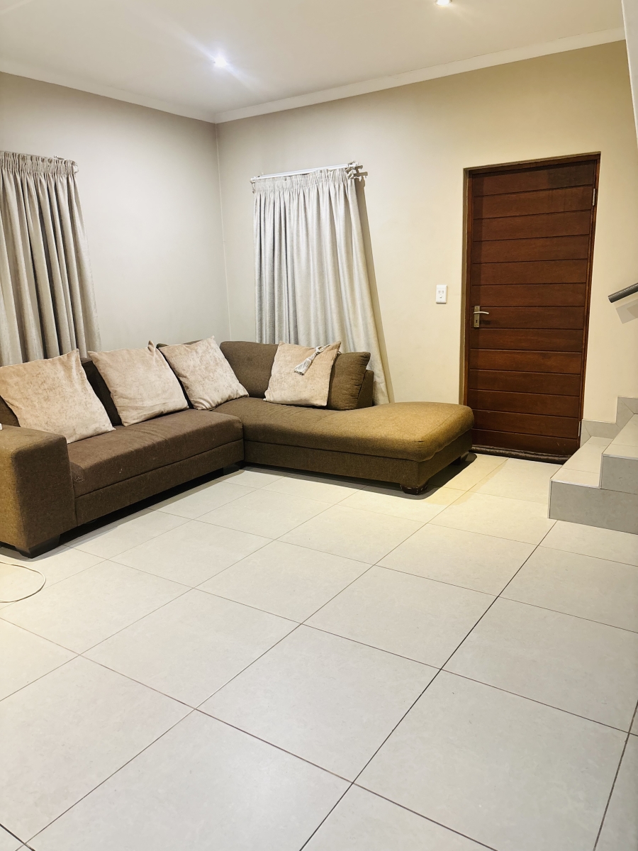 To Let 4 Bedroom Property for Rent in Clayville Gauteng
