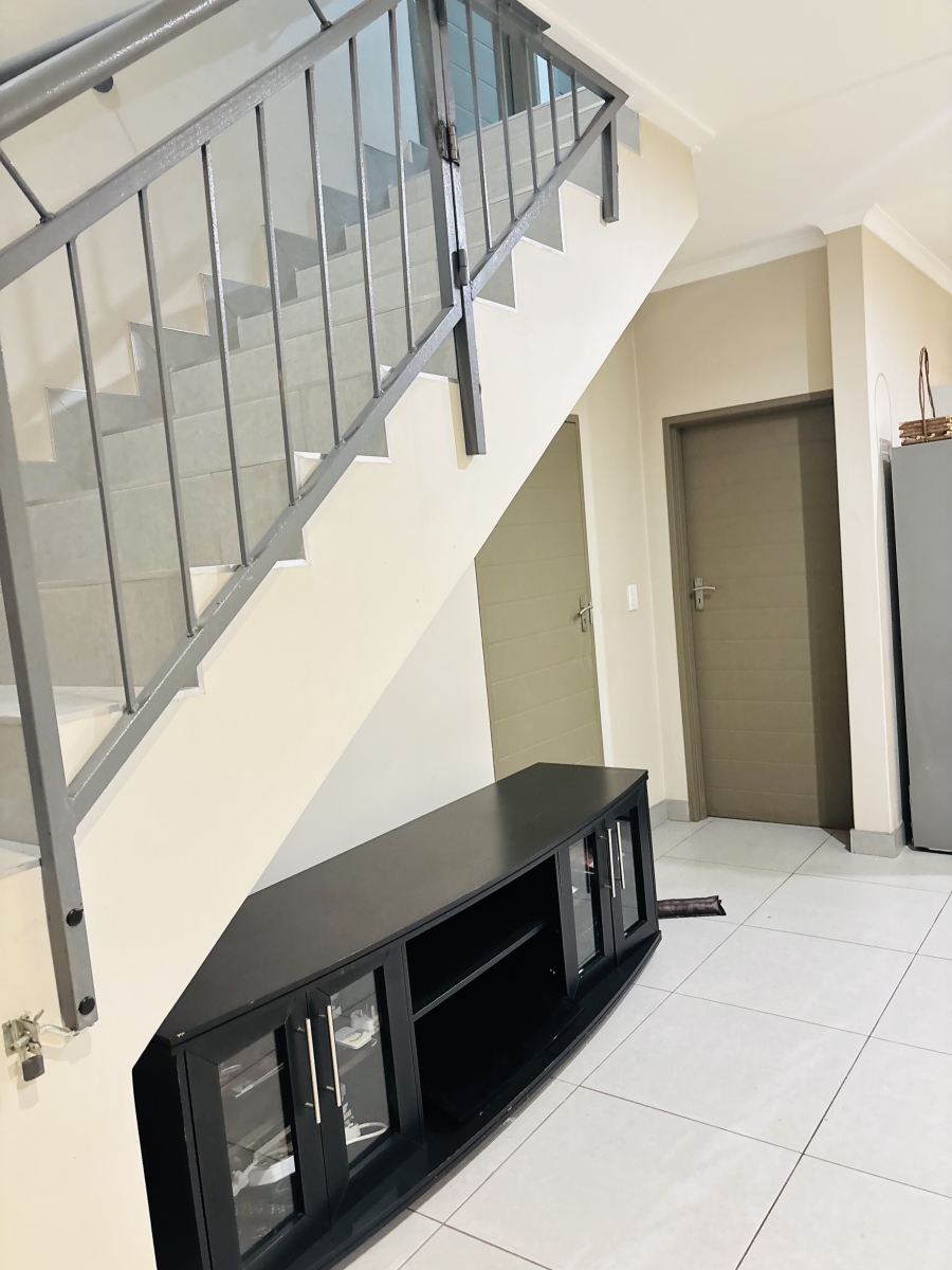 To Let 4 Bedroom Property for Rent in Clayville Gauteng