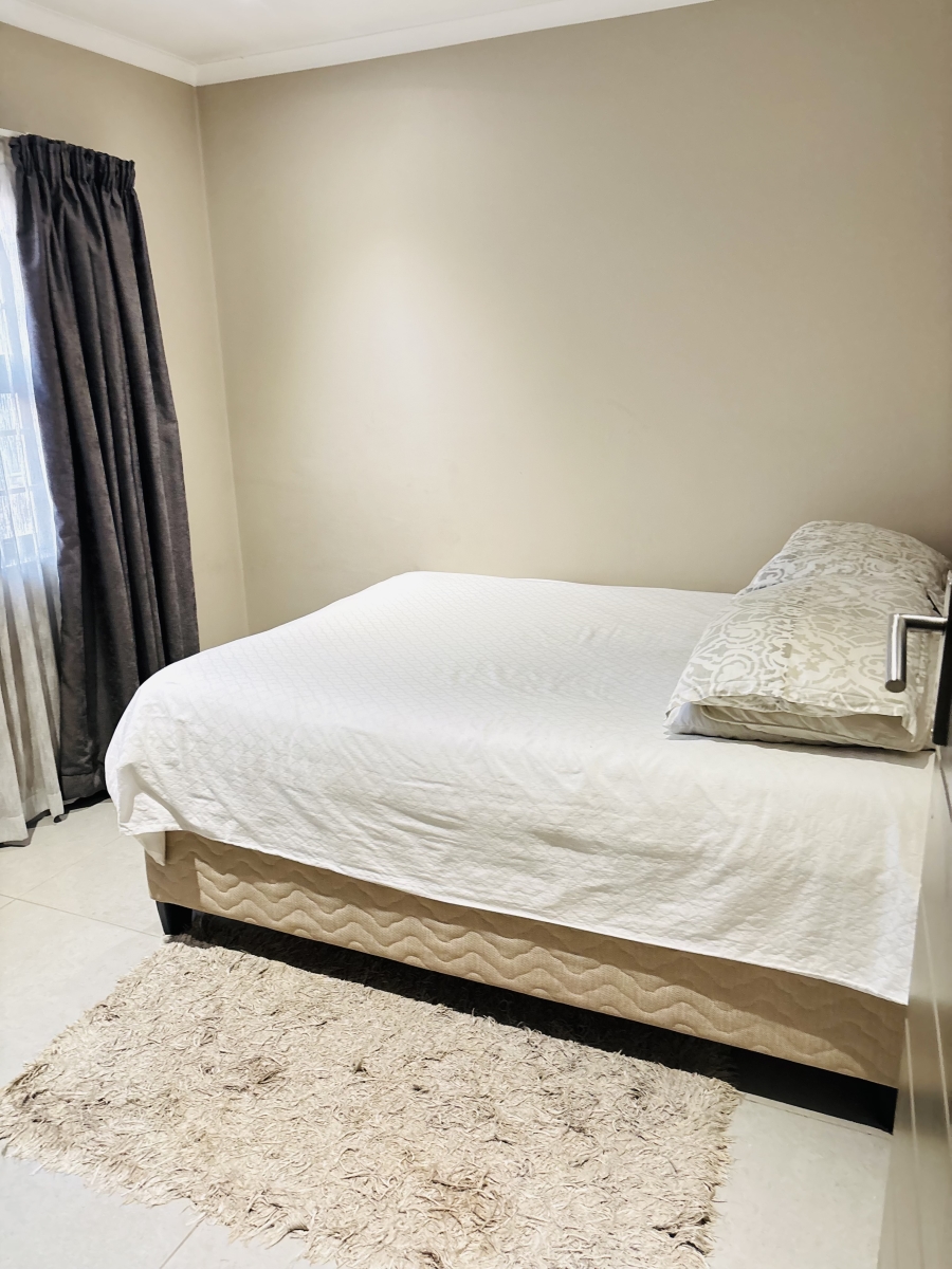 To Let 4 Bedroom Property for Rent in Clayville Gauteng