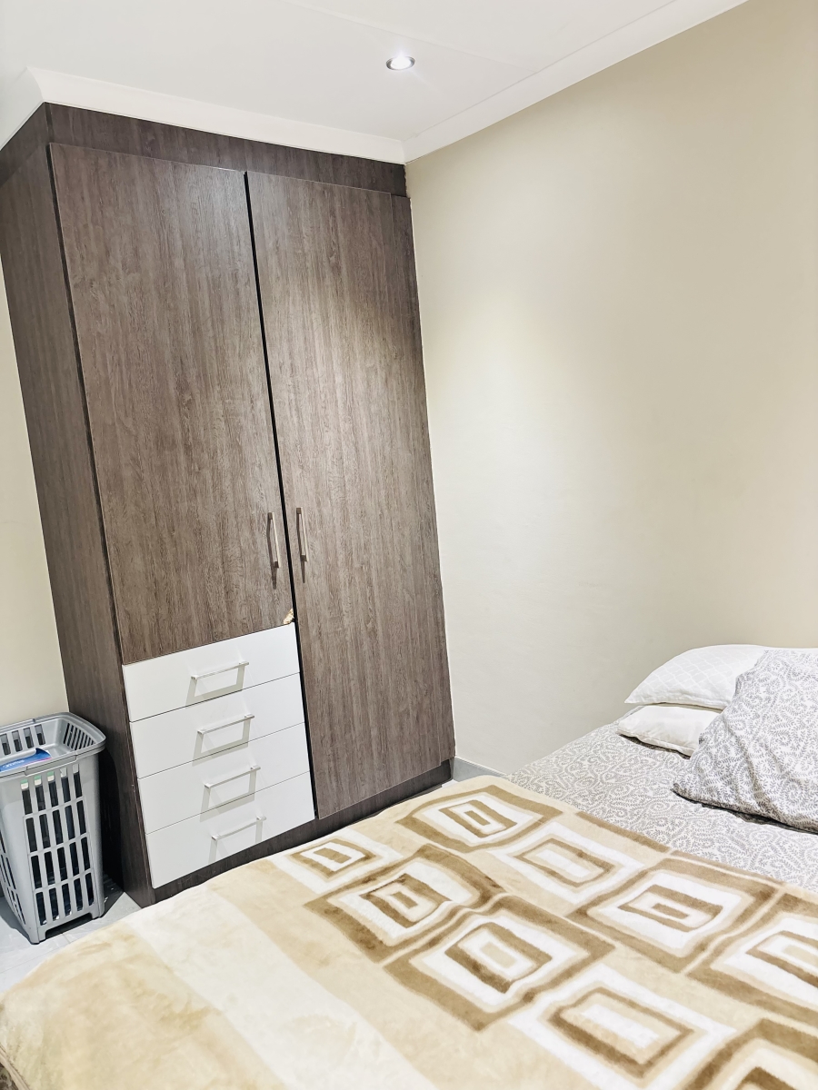 To Let 4 Bedroom Property for Rent in Clayville Gauteng