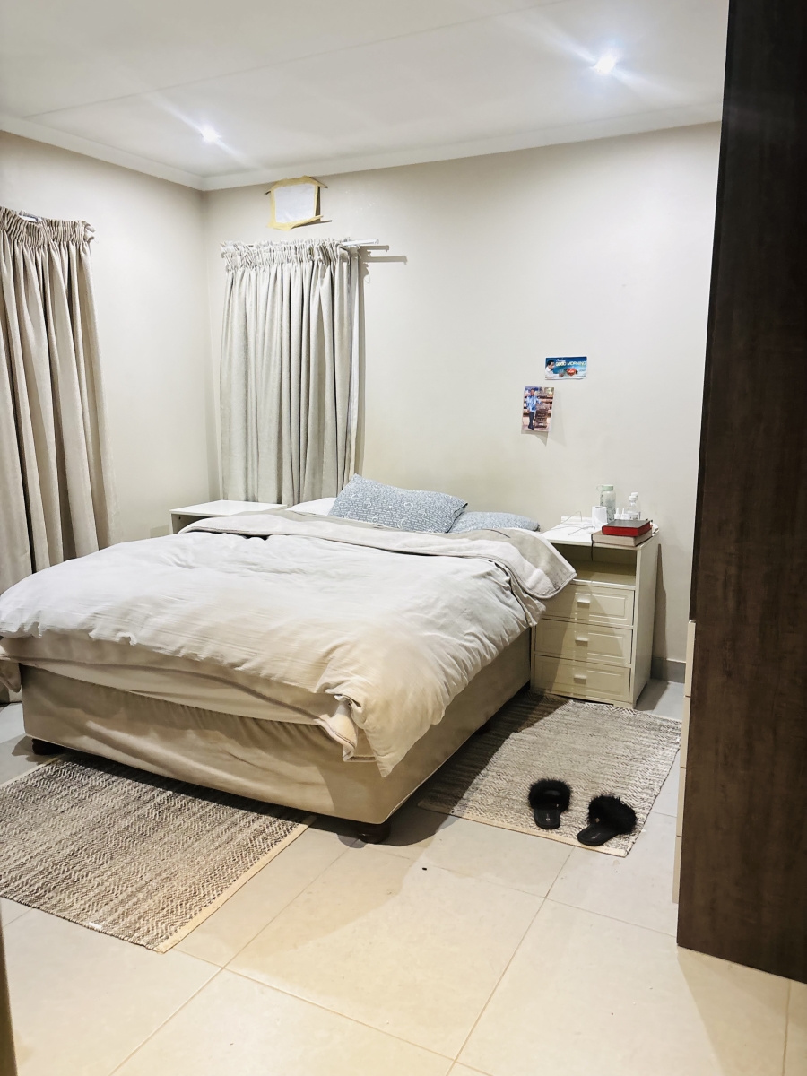 To Let 4 Bedroom Property for Rent in Clayville Gauteng
