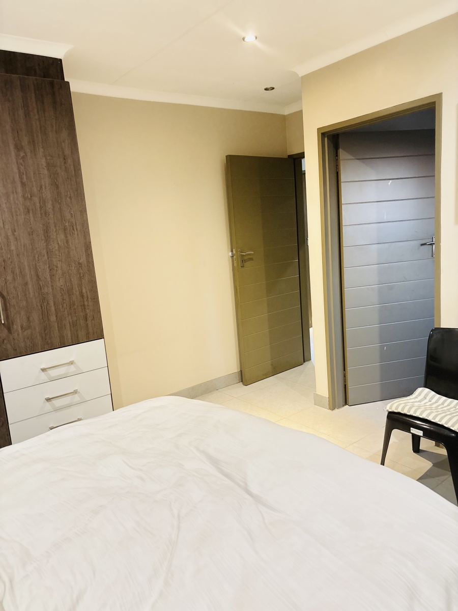 To Let 4 Bedroom Property for Rent in Clayville Gauteng