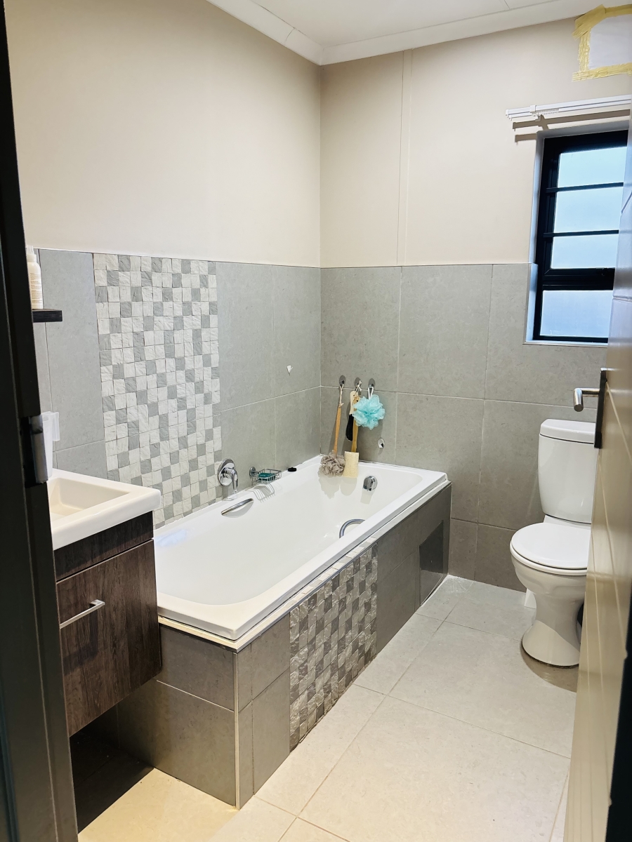 To Let 4 Bedroom Property for Rent in Clayville Gauteng