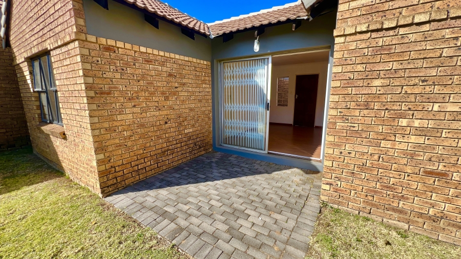 2 Bedroom Property for Sale in Halfway Gardens Gauteng