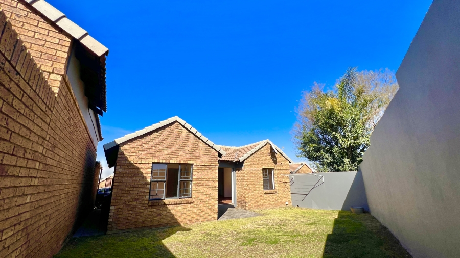2 Bedroom Property for Sale in Halfway Gardens Gauteng