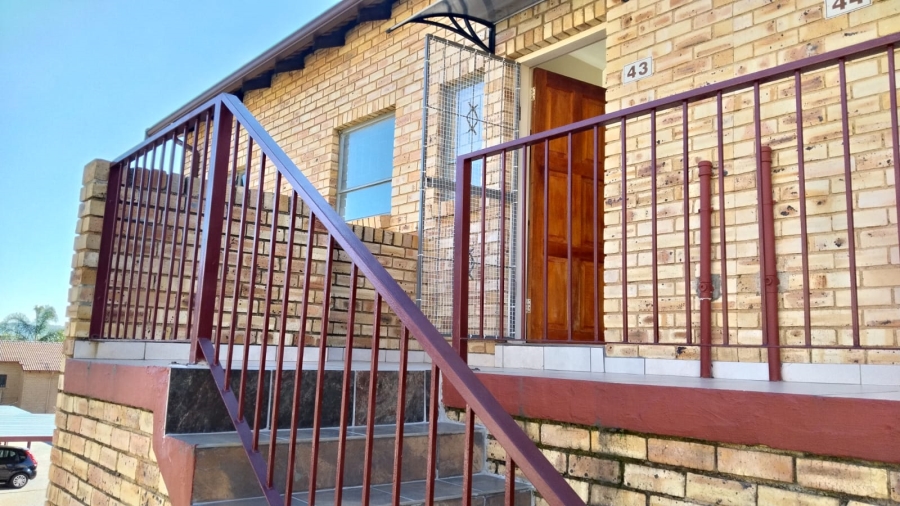 2 Bedroom Property for Sale in Roodekrans Gauteng