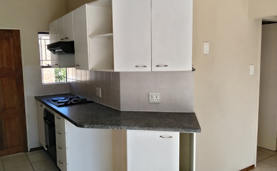 2 Bedroom Property for Sale in Roodekrans Gauteng