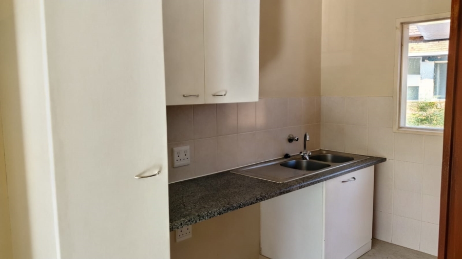 2 Bedroom Property for Sale in Roodekrans Gauteng