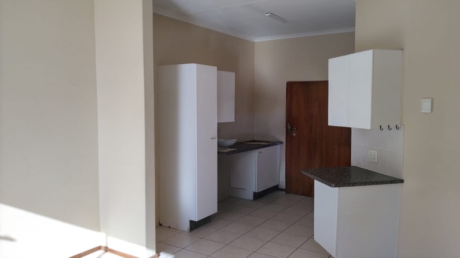 2 Bedroom Property for Sale in Roodekrans Gauteng