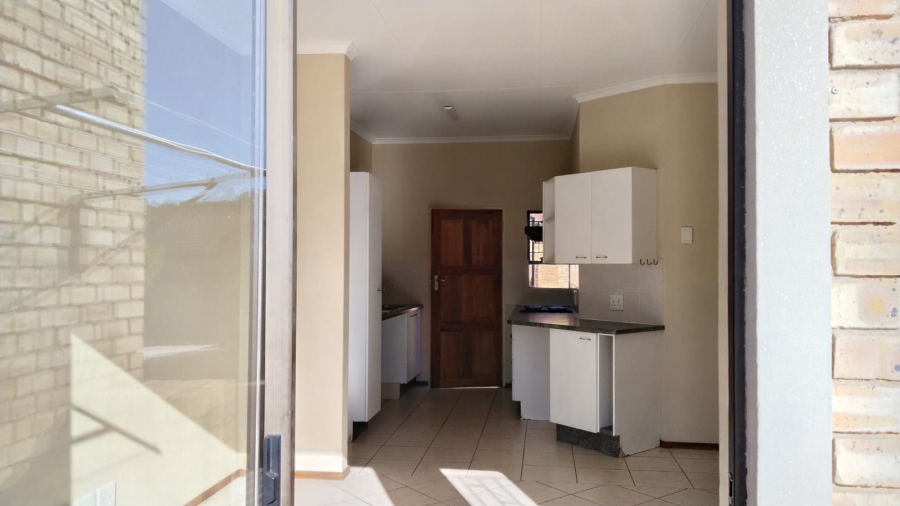 2 Bedroom Property for Sale in Roodekrans Gauteng