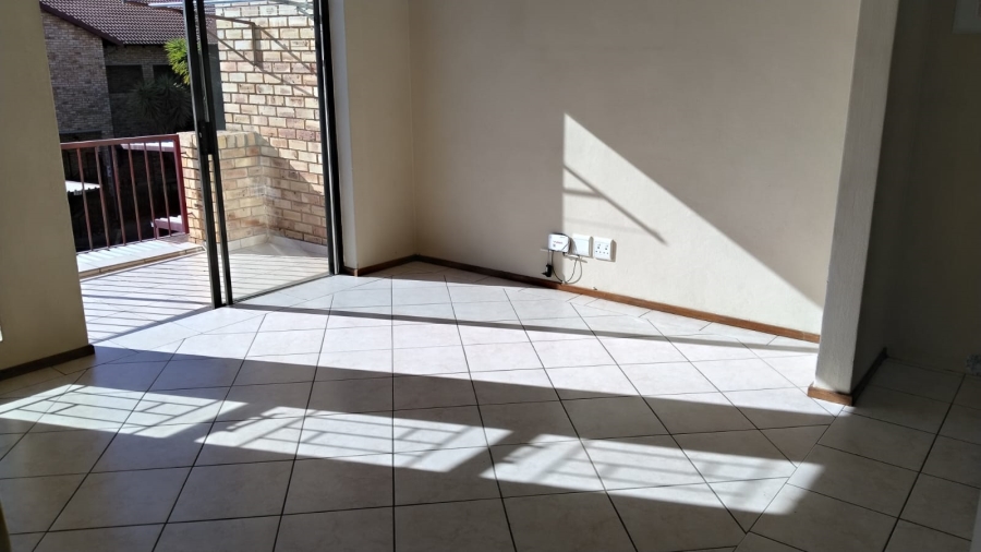 2 Bedroom Property for Sale in Roodekrans Gauteng
