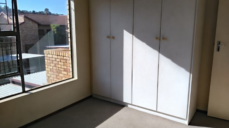 2 Bedroom Property for Sale in Roodekrans Gauteng