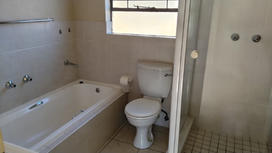 2 Bedroom Property for Sale in Roodekrans Gauteng