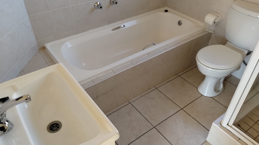 2 Bedroom Property for Sale in Roodekrans Gauteng