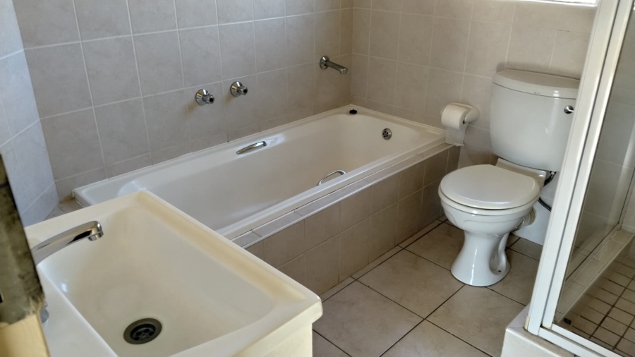 2 Bedroom Property for Sale in Roodekrans Gauteng